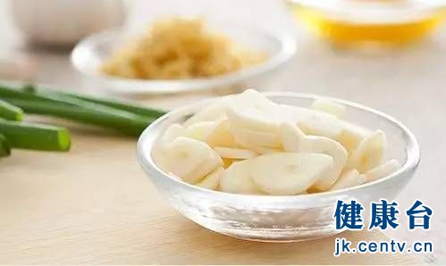 吃这些菜等于在直接吃油！医生很少吃的8道菜 