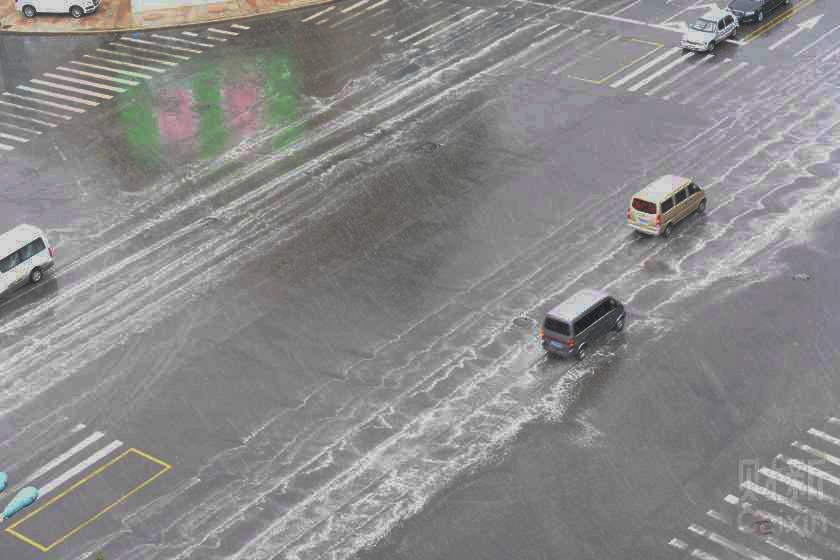 天津雨后路面现白色泡沫环保局称检测正常