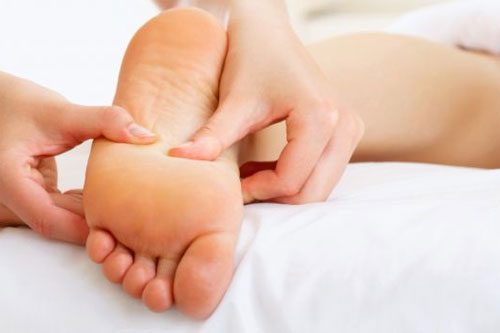 中医养生按摩脚底的八种方法