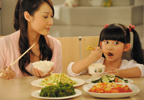 怎样能让孩子爱上吃饭？
