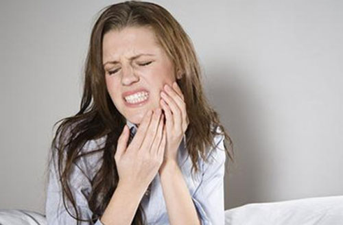 秋季牙痛怎么？
