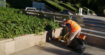 环卫工特写：一上岗就不能停腿 8年没回家过春节