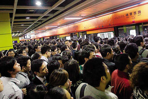 挤公交、地铁容易导致心理失衡！