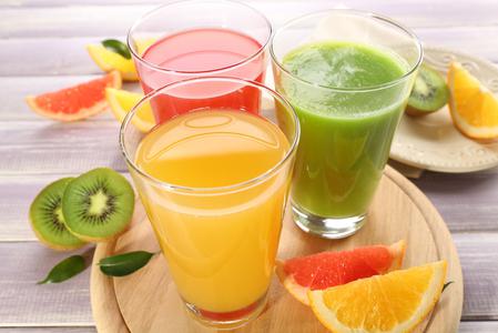 揭秘：纯果汁就是健康饮料吗？