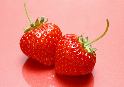 春吃草莓明目养肝 挑草莓坚持"三不"原则