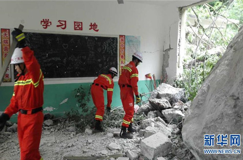 广西融安山体滑坡造成21名正上课小学生受伤