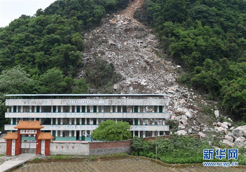 广西融安山体滑坡造成21名正上课小学生受伤