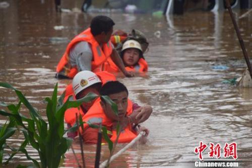 南方遭遇水火两重天：10省768万人受灾 高温蔓延可达45度