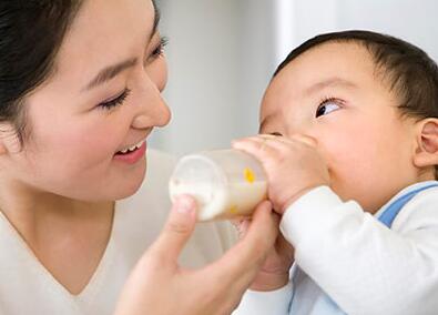 婴幼儿奶粉注册制配套细则出台 科研门槛或难住中小乳企