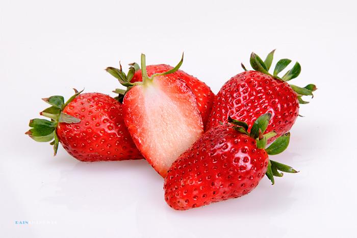 草莓会造成儿童性早熟吗？