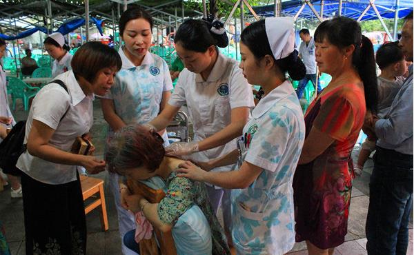 广安区卫计局组织区人民医院中医专家开展惠民义诊活动
