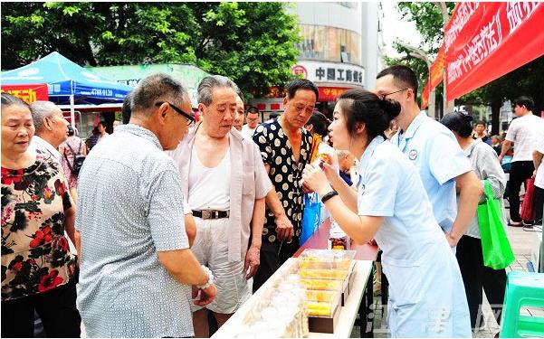 “中医中药中国行——中医药健康文化推进行动”在江津时代广场举行